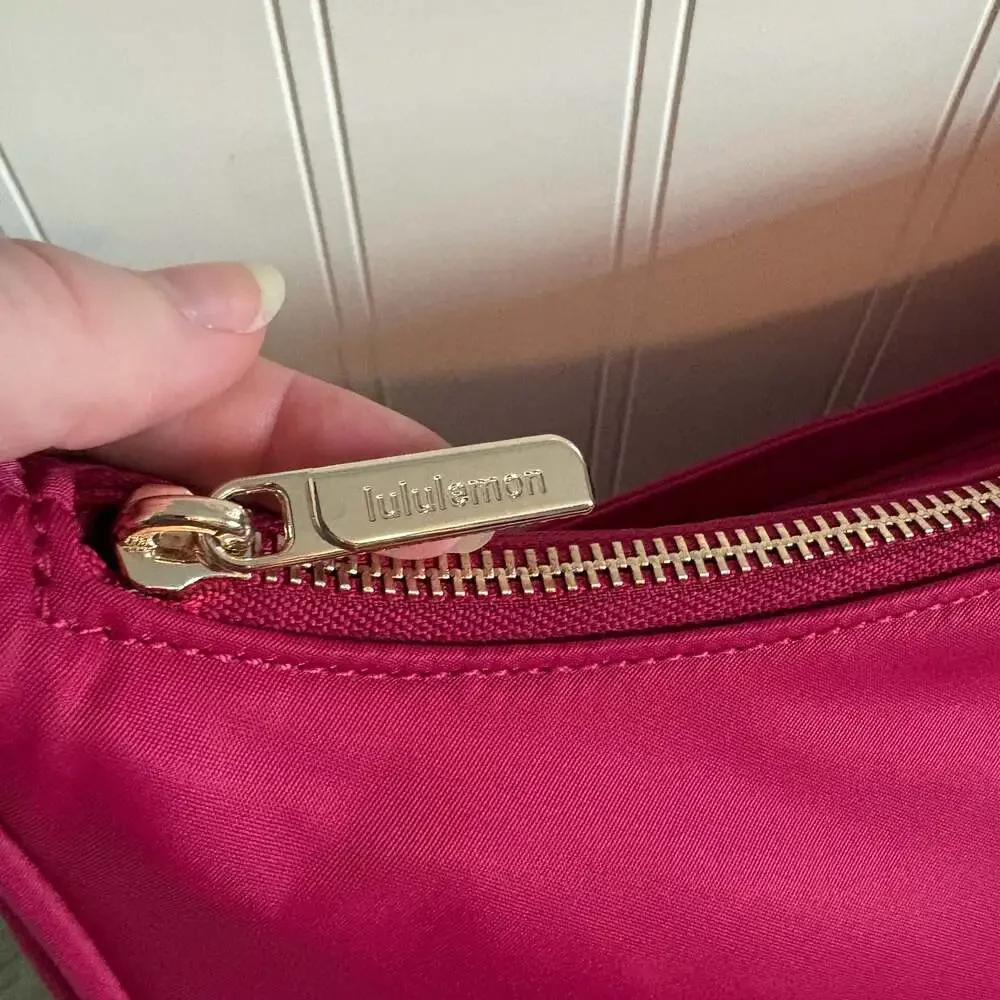 Lululemon City Essentials Shoulder Bag Berry Rumble 3L Like New